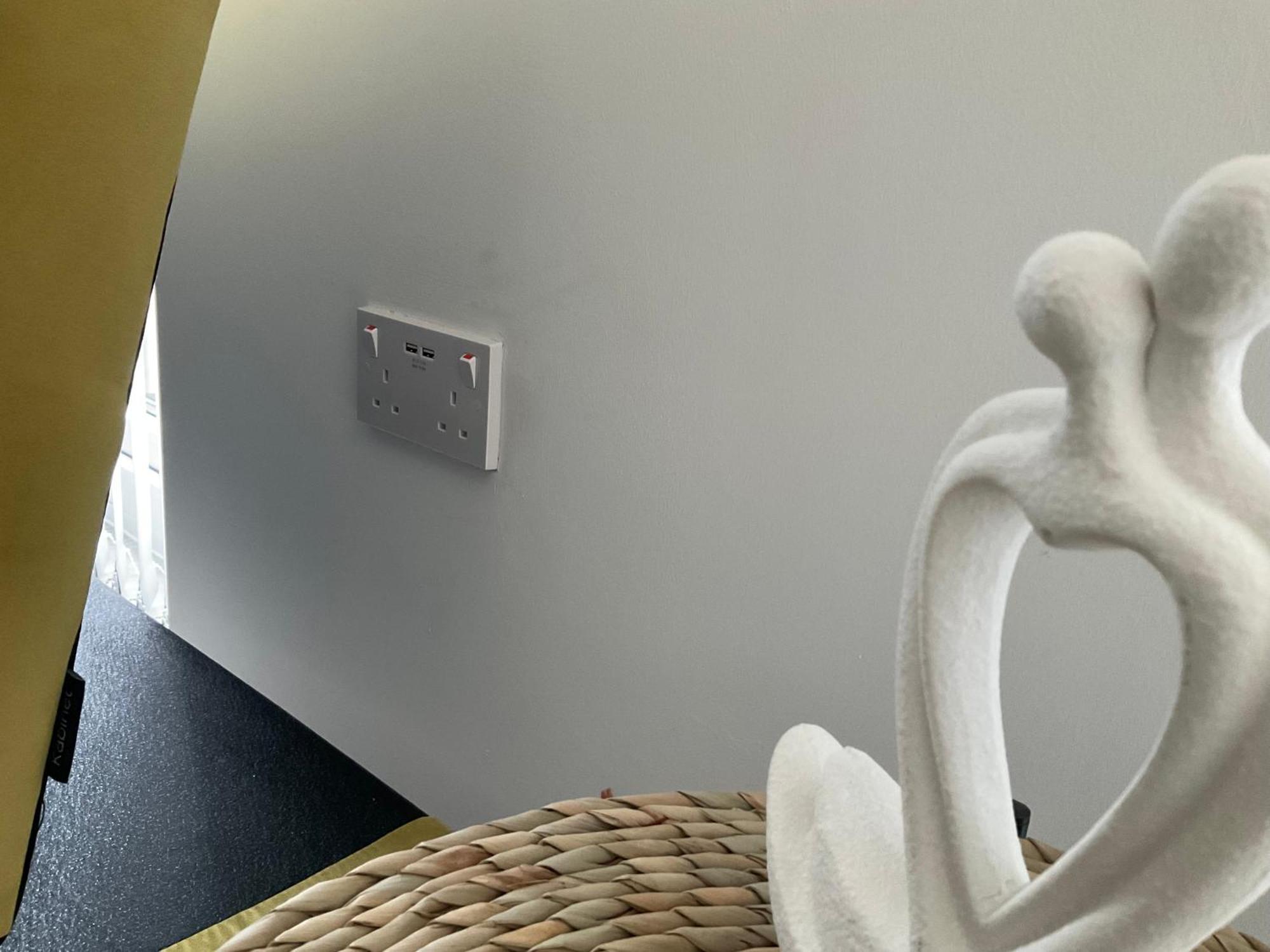 The Parkes A Stylish 3Br House, 5 Mins From Central Birmingham Close To The Edgbaston Stadium, The Hippodrome, Uob, Aston And Bcu, China Town, Kings Heath Bhx Airport And Much More Экстерьер фото