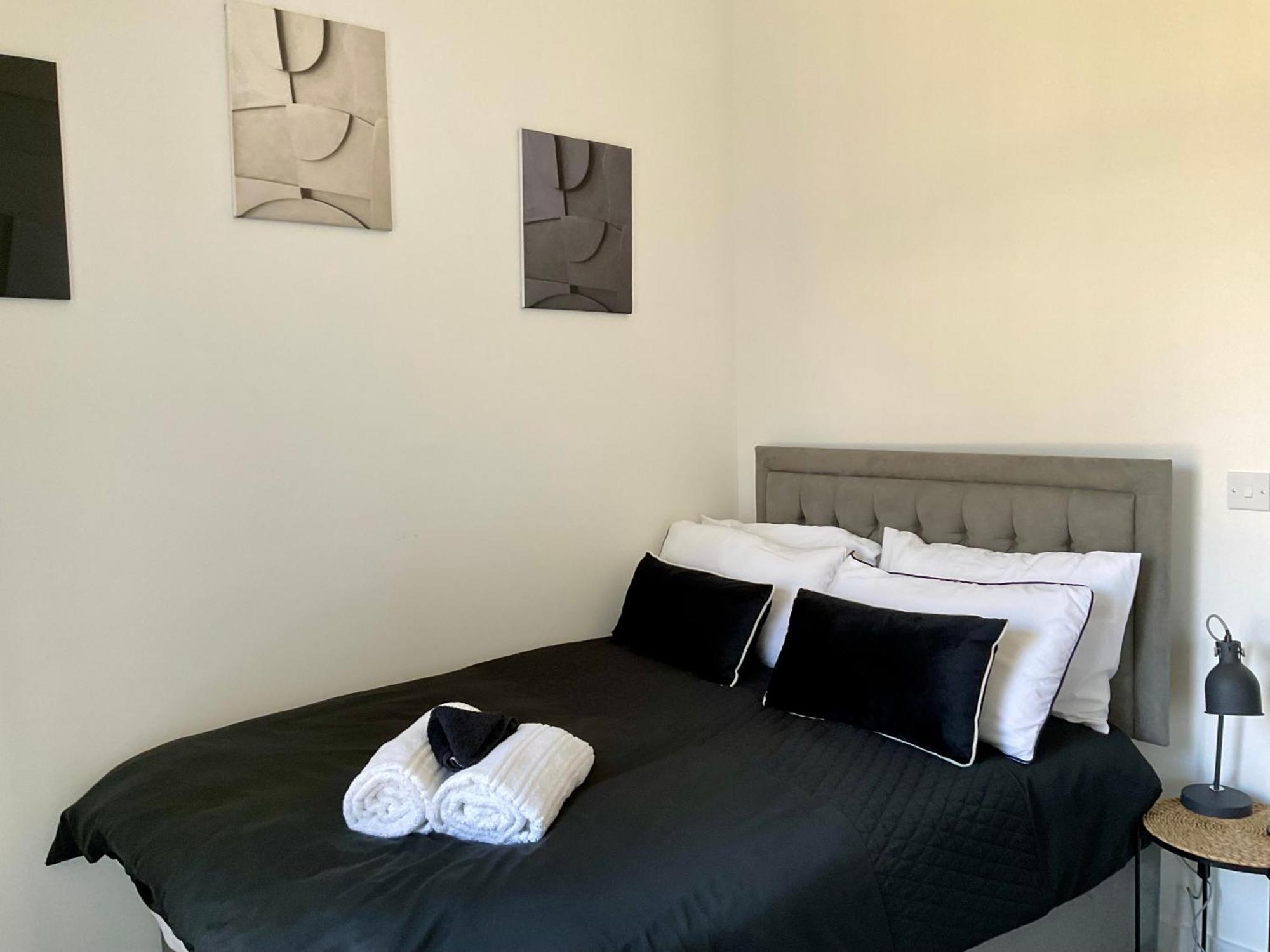 The Parkes A Stylish 3Br House, 5 Mins From Central Birmingham Close To The Edgbaston Stadium, The Hippodrome, Uob, Aston And Bcu, China Town, Kings Heath Bhx Airport And Much More Экстерьер фото