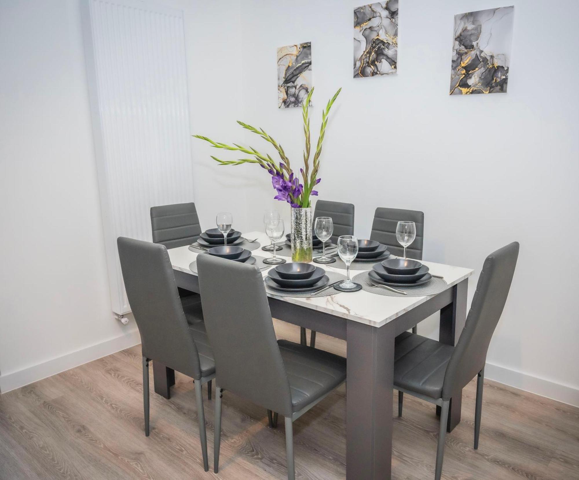The Parkes A Stylish 3Br House, 5 Mins From Central Birmingham Close To The Edgbaston Stadium, The Hippodrome, Uob, Aston And Bcu, China Town, Kings Heath Bhx Airport And Much More Экстерьер фото